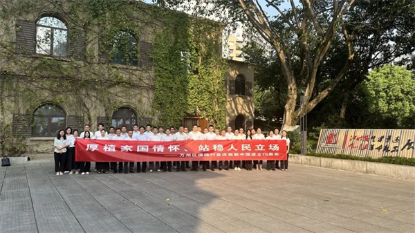 法韵动态||厚植家国情怀、站稳人民立场,万州区律师行业委员会、律师工作委员会组织开展爱国主义教育活动