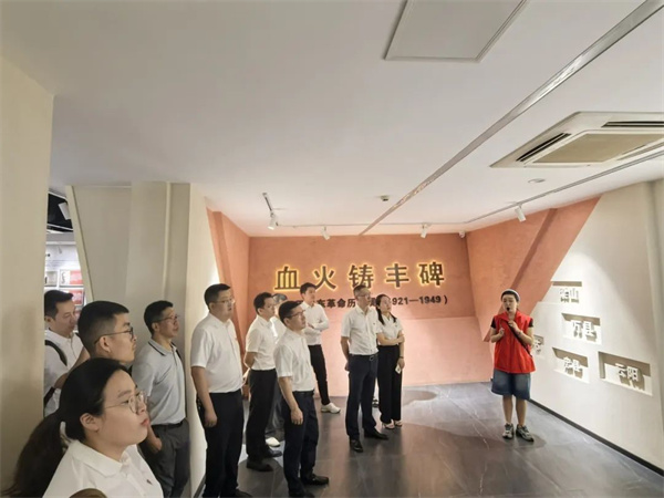 法韵动态||厚植家国情怀、站稳人民立场,万州区律师行业委员会、律师工作委员会组织开展爱国主义教育活动