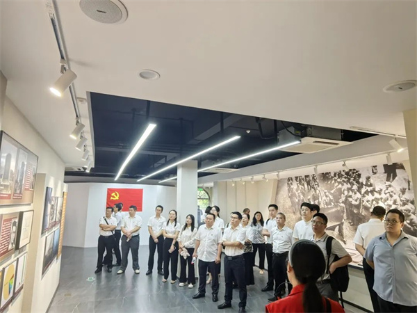 法韵动态||厚植家国情怀、站稳人民立场,万州区律师行业委员会、律师工作委员会组织开展爱国主义教育活动